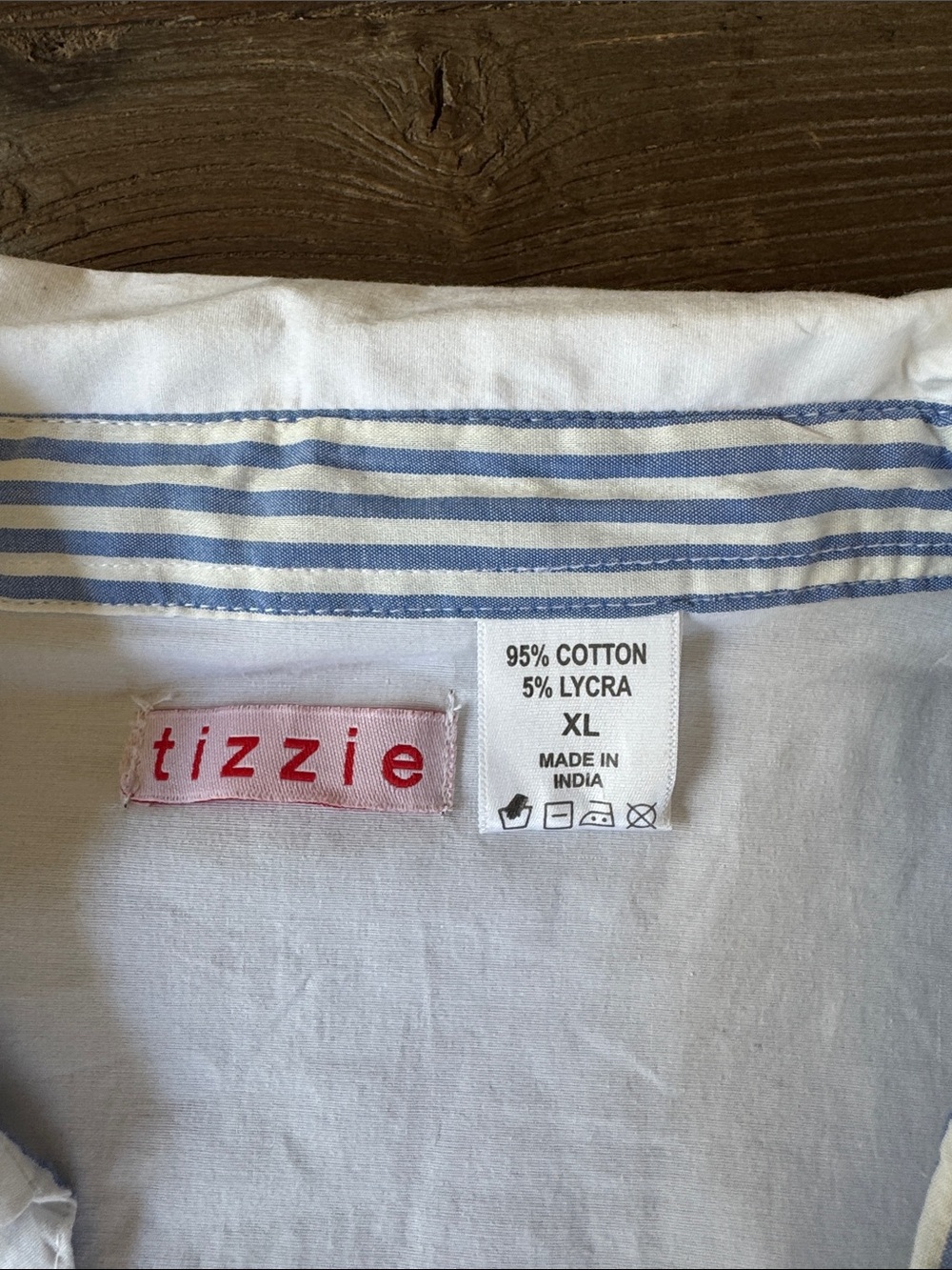 Tizzie white cotton button down v-neck balloon sleeved shirt EUC size XL - Picture 6 of 7